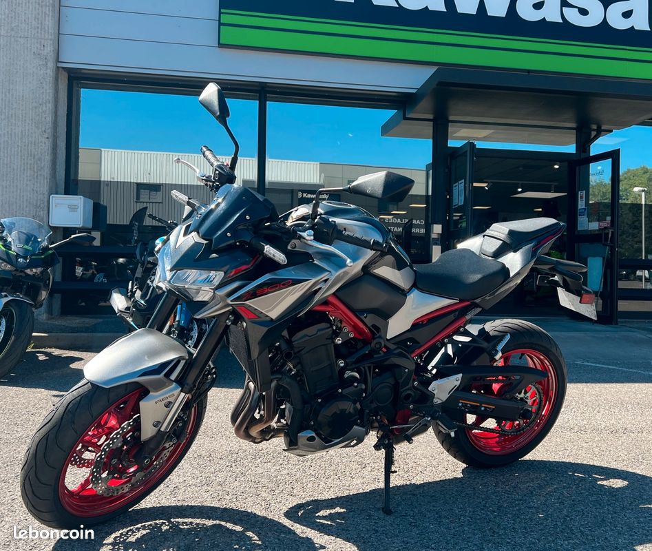 Kawasaki Z900 (image 3)