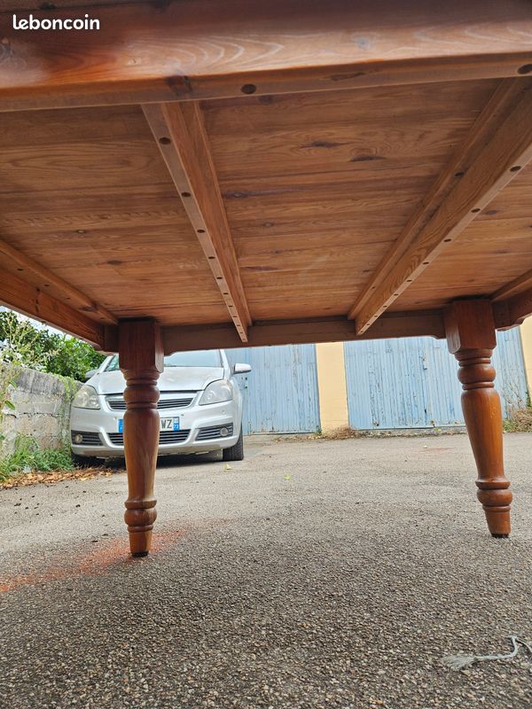Table en bois carré (image 5)