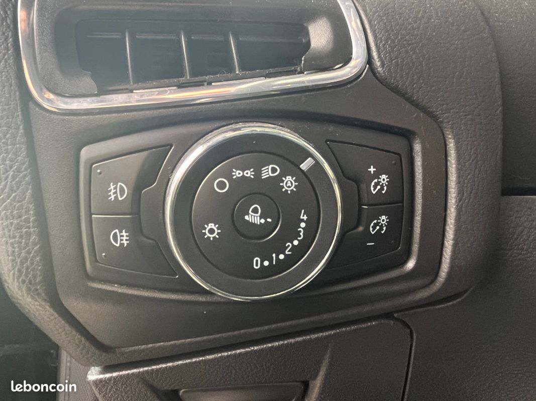FORD FOCUS ST 2.0 SCTi 250 CV EcoBoost + SIÈGES CHAUFFANTS RECARO + BLUETOOTH + RADAR DE RECUL (image 21)
