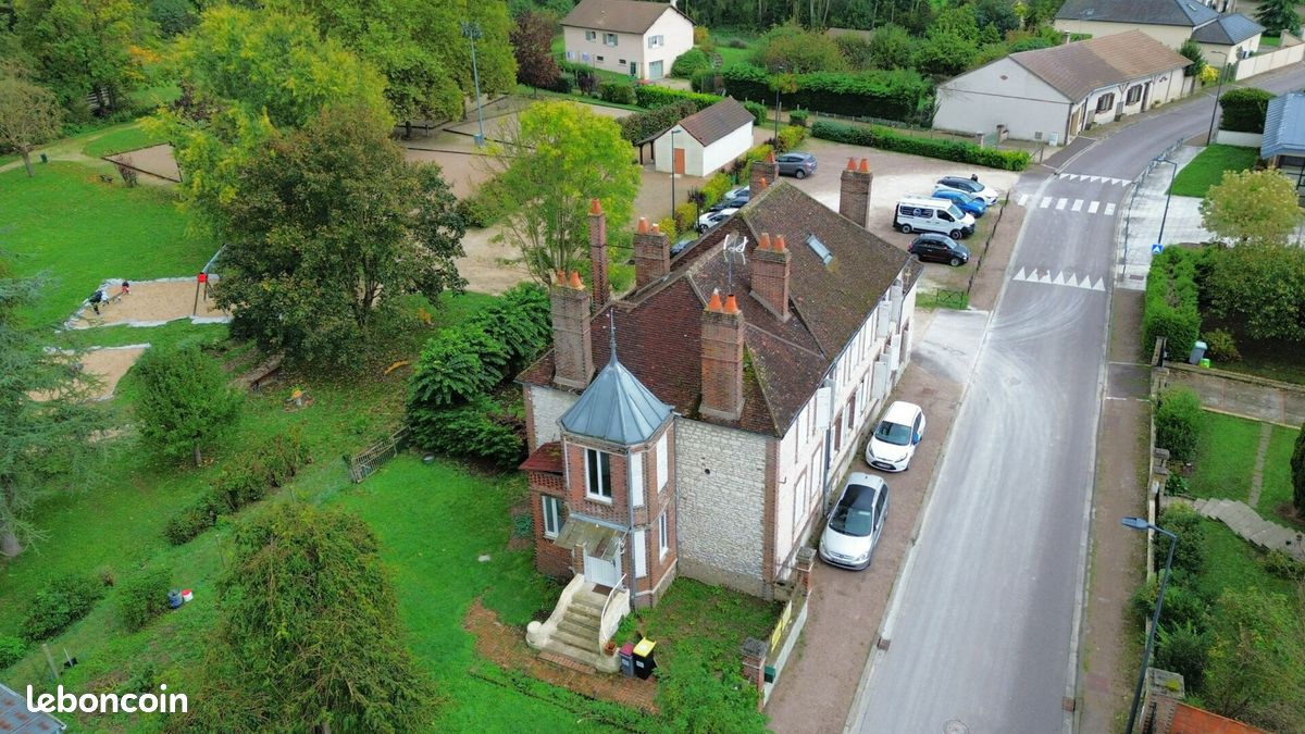 Appartement 1 pièce 49 m² · à Montholon · 49 m² · 400 €