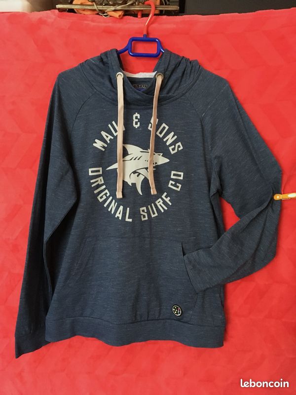 Joli sweat à capuche MAUI & Sons bleu turquoise motif requin taille M (image 1)