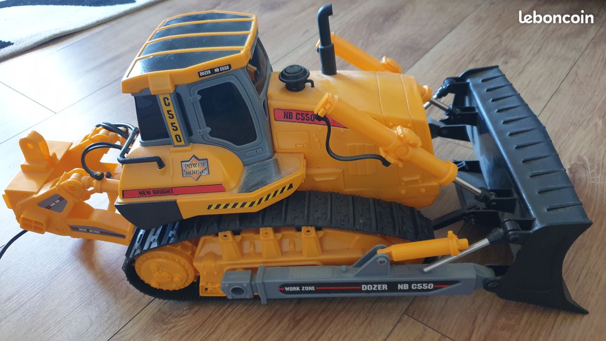 Buldozer télécommandé (image 1)