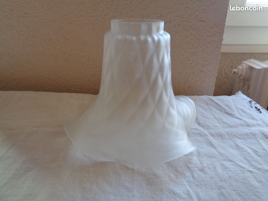 Grande tulipe de lampe en verre dépoli, décor quadrillé (image 2)