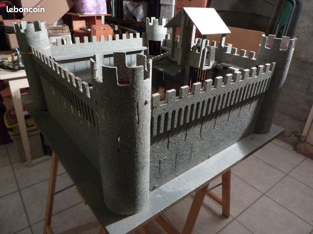Château fort fabrication artisanale (image 1)