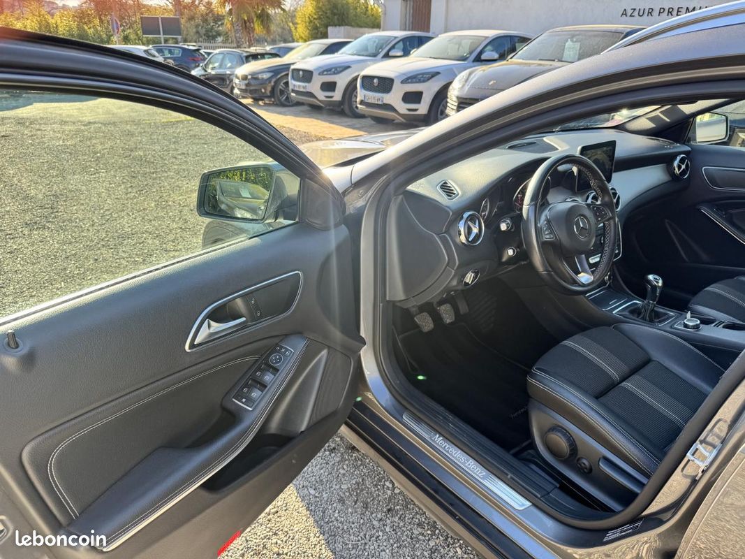 MERCEDES CLASSE GLA 180 Sensation 122ch phase 2 (image 8)