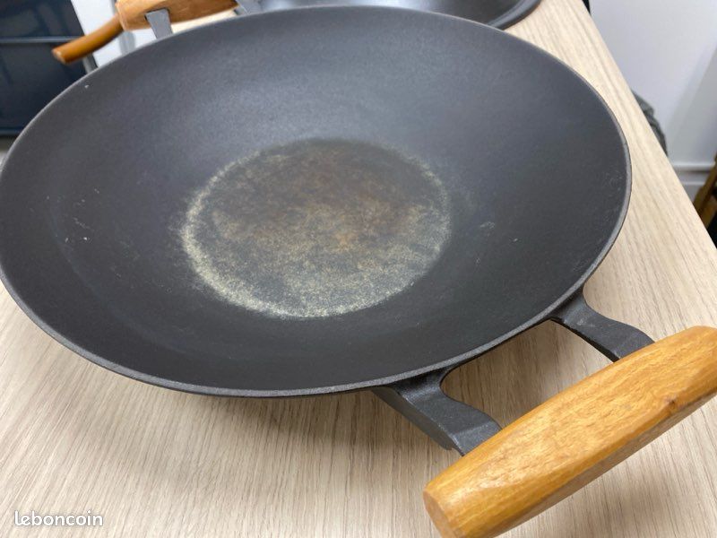 Wok en fonte avec couvercle (image 2)