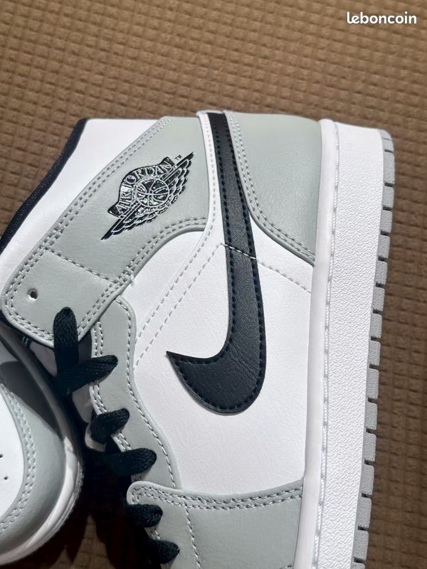 Jordan 1 Mid Light Smoke Grey taille 41 (image 6)