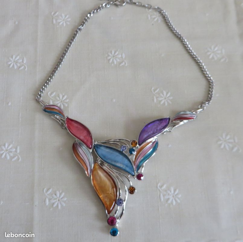 Collier Plastron Vintage Argenté - Bijou Imposant Et Unique - État Impeccable