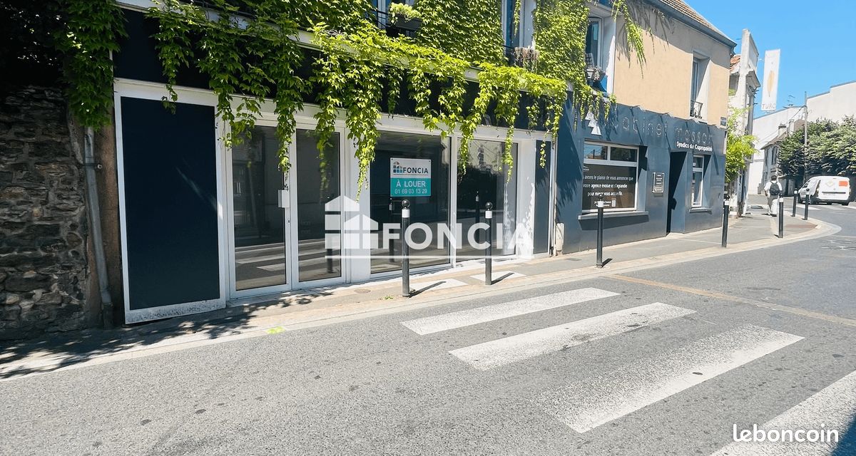 Local commercial 1 pièce 92 m² · à Villecresnes · 92 m² · 2 595 €/mois