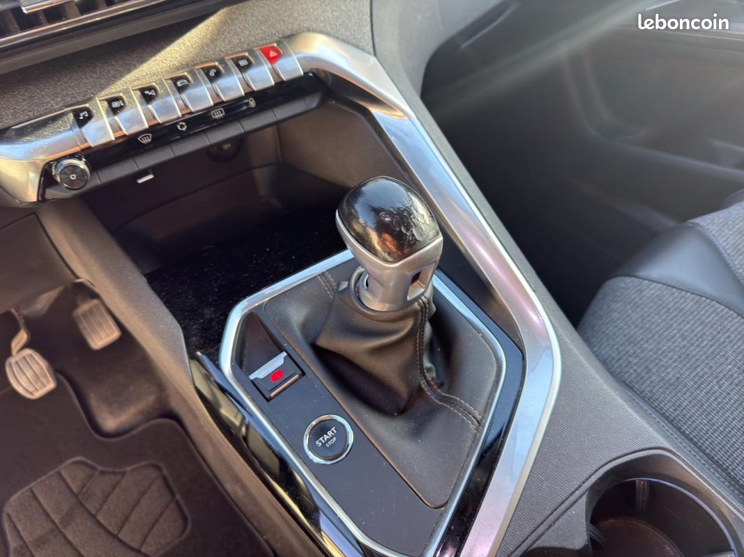 PEUGEOT 3008 1.2i PureTech 12V S&S - 130 II 2016 Allure PHASE 1 *DISTRIBUTION FAITE (image 15)