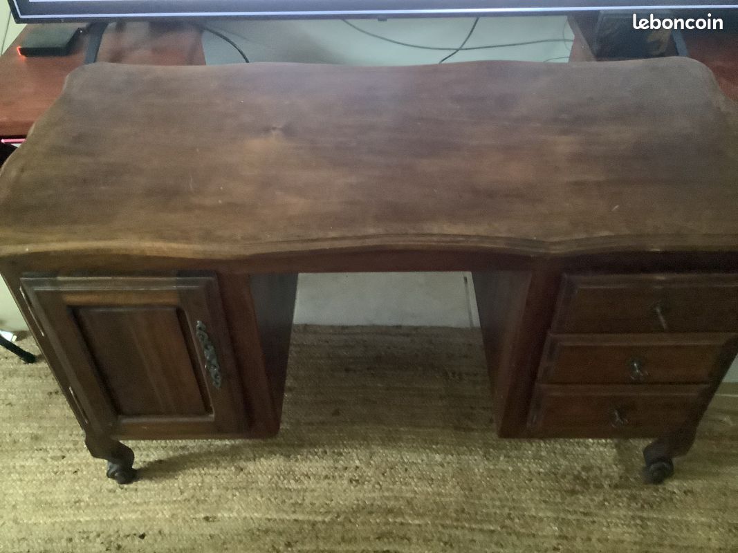 Bureau en bois (image 1)
