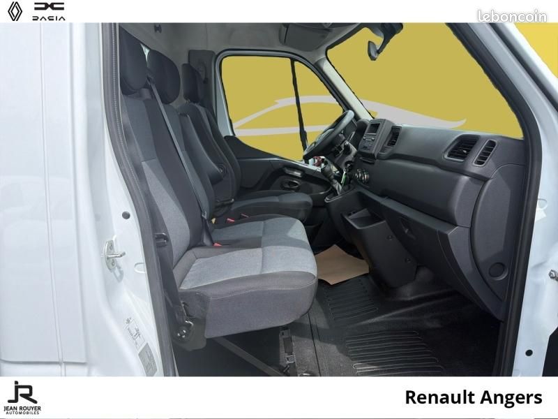 Renault Master CCb RJ3500 L2 2.3 Blue dCi PAF AR court 130ch Confort 29570 HT (image 18)