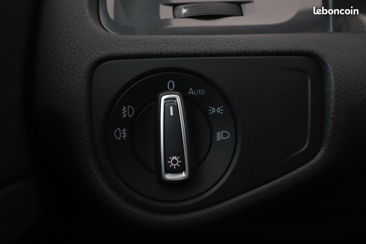 Volkswagen Golf VII 1.0 TSI BlueMotion Tech Confortline Business DSG7 5P 115 ch (image 24)