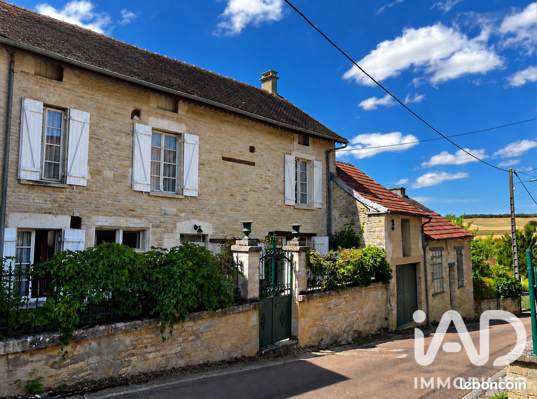 Maison 4 pièces 158 m² · à Cruzy-le-Châtel · 158 m² · 109 000 €