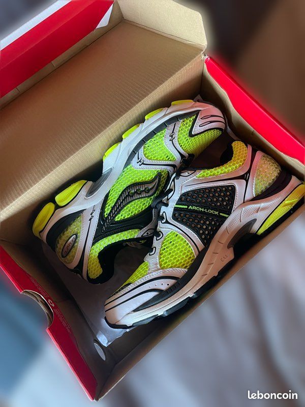 Saucony Progrid Triumph 4 Jaune Argent (image 1)
