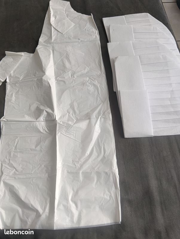 Tablier plastique et coque (image 1)