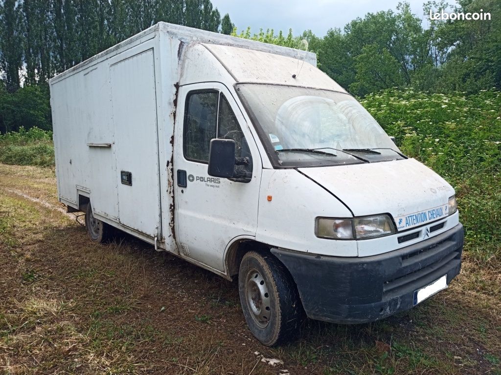 Camion grande caisse basse food truck chevaux ou autre avec rampe hayon (image 2)