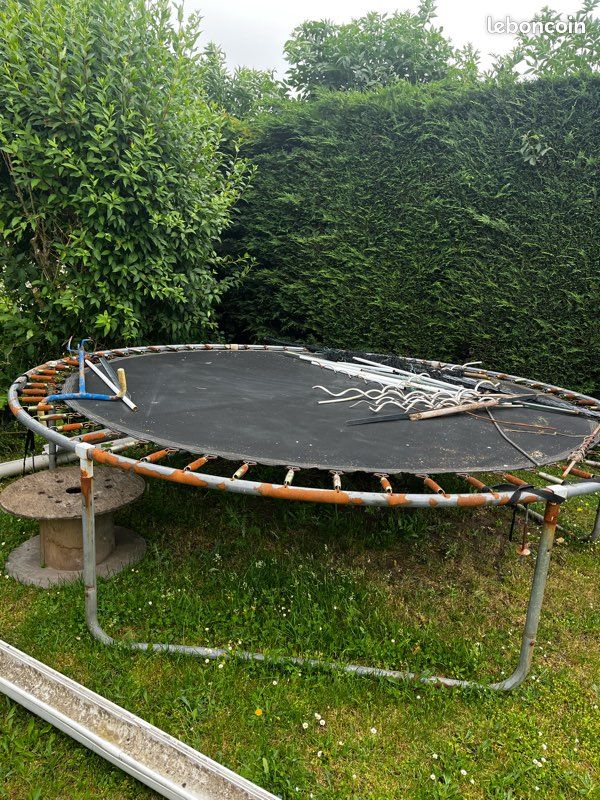 Trampoline (image 2)