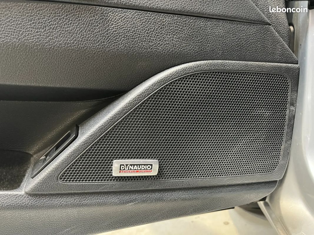 VOLKSWAGEN Scirocco 1.4 TSI 160ch Sportline - 2009 - DYNAUDIO - Projecteur Bi-Xenon (image 25)