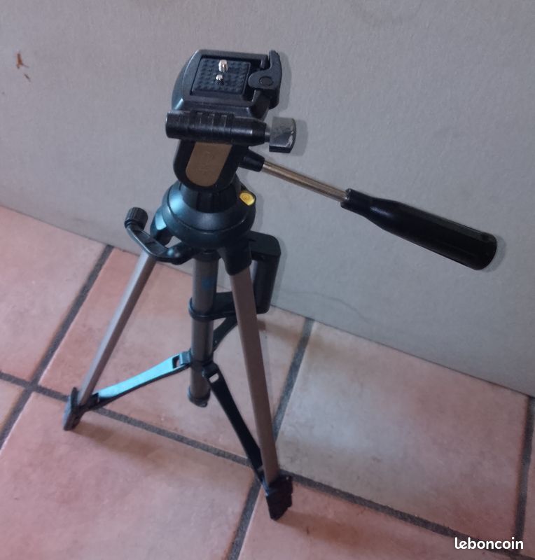 Trépied pliable - hauteur 56 à 87cm et inclinaison réglables – support pour appareil photo ou camescope – avec poignée – très bon état (image 5)