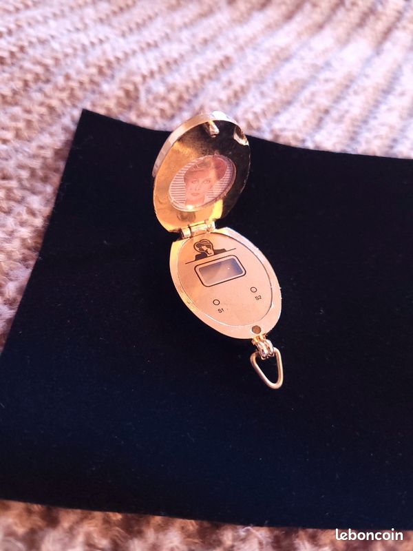 Pendentif Vintage Plaqué Or – Bijou Ancien De Collection