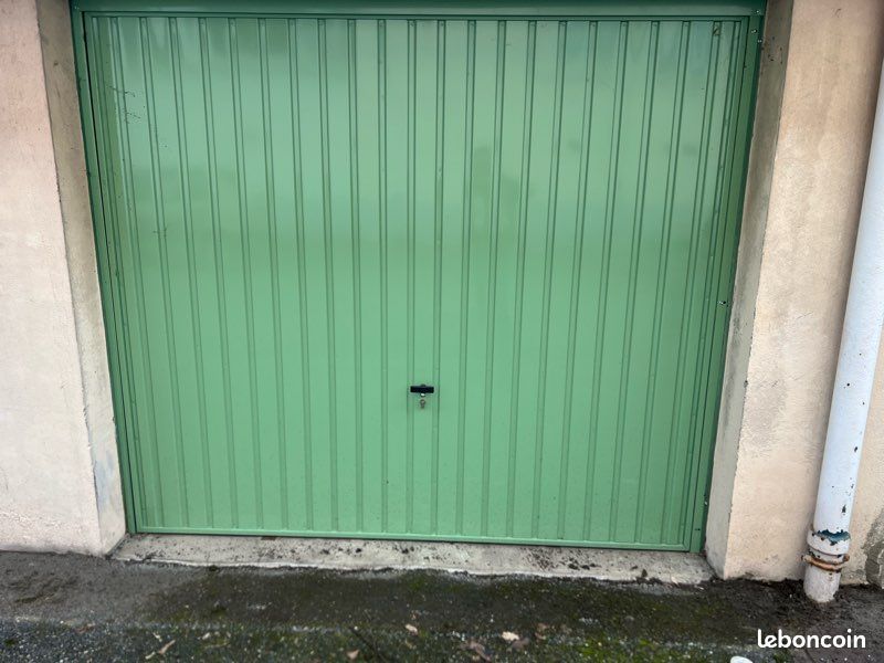 Garage, box fermé · à Tassin-la-Demi-Lune · 22 000 €