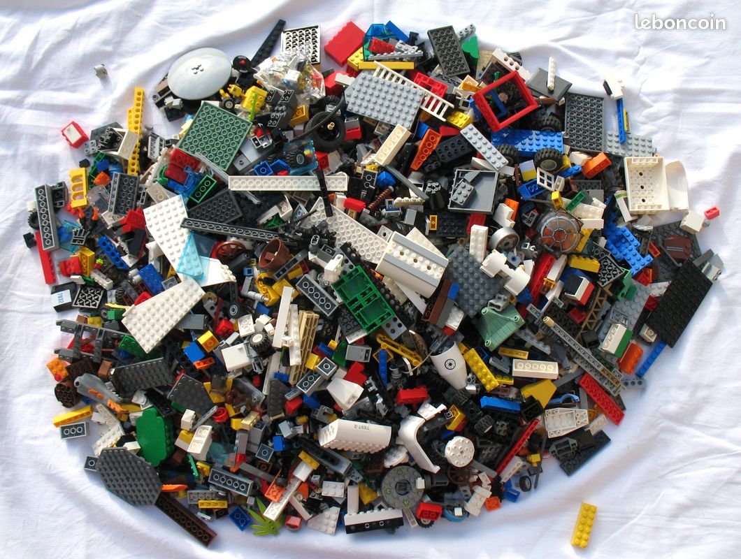 Annonces similaires 1/3 13 personnages + 5 kilos de vrac 100 % LEGO (image 1)