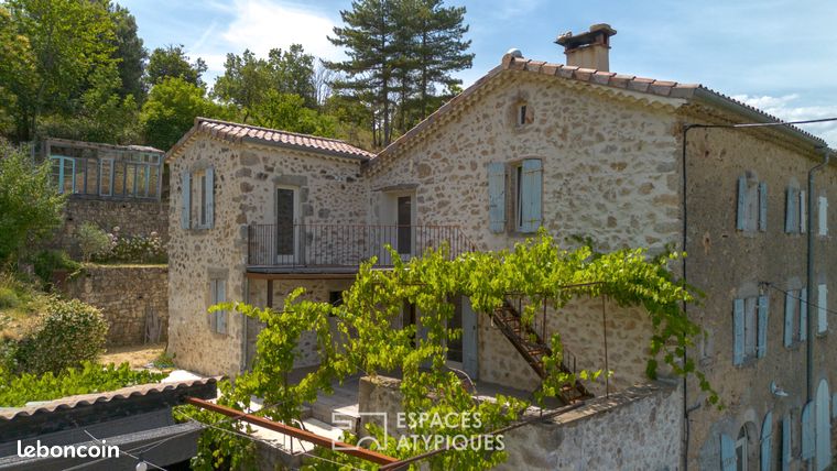 Maison 7 pièces 261 m²