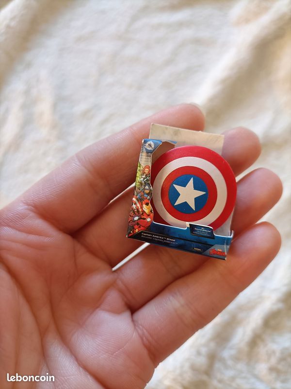 Jouet miniature captain america zuru mini brands (image 1)
