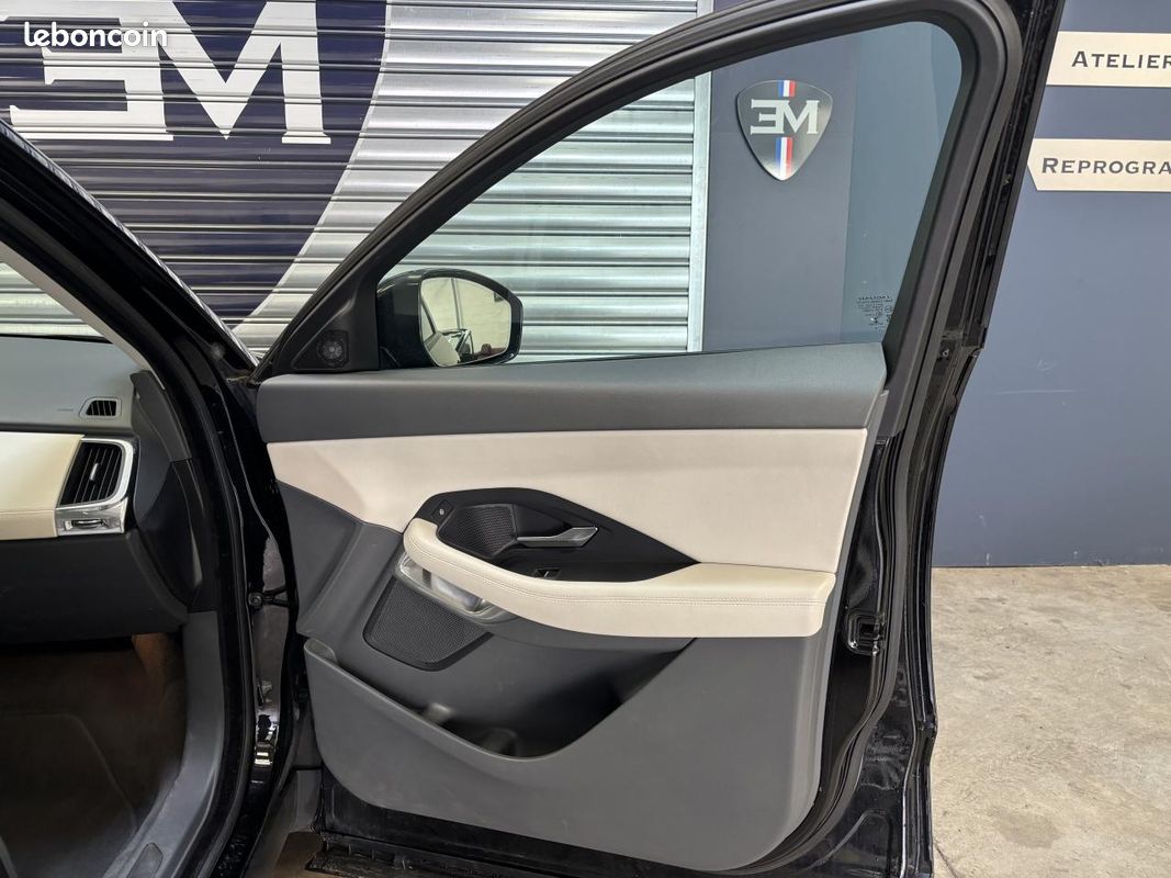 JAGUAR E-PACE D150 - AWD - BVA S PHASE 1 - CARPLAY - Toit ouvrant (image 24)