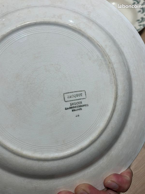 Lot de plats et assiettes anciennes porcelaine Giet terre de fer et divers (image 7)
