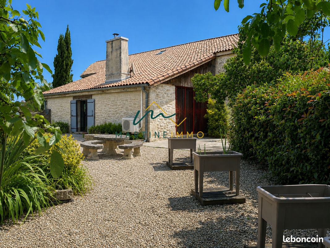 Maison 14 pièces 400 m² · à Saint-Martin-Petit · 400 m² · 475 000 €