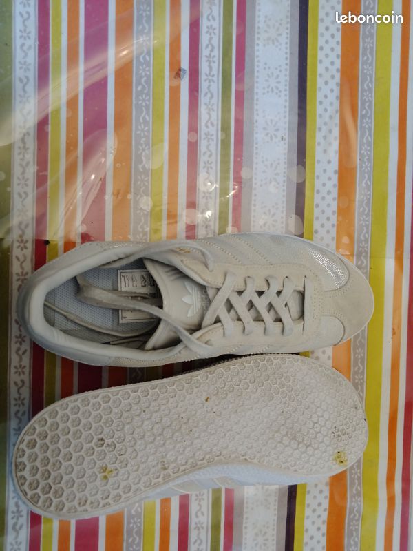 Paire de chaussures Adidas (image 3)