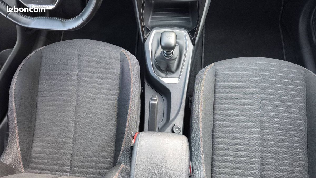 Peugeot 208 1.2 PureTech 100 Active (image 26)