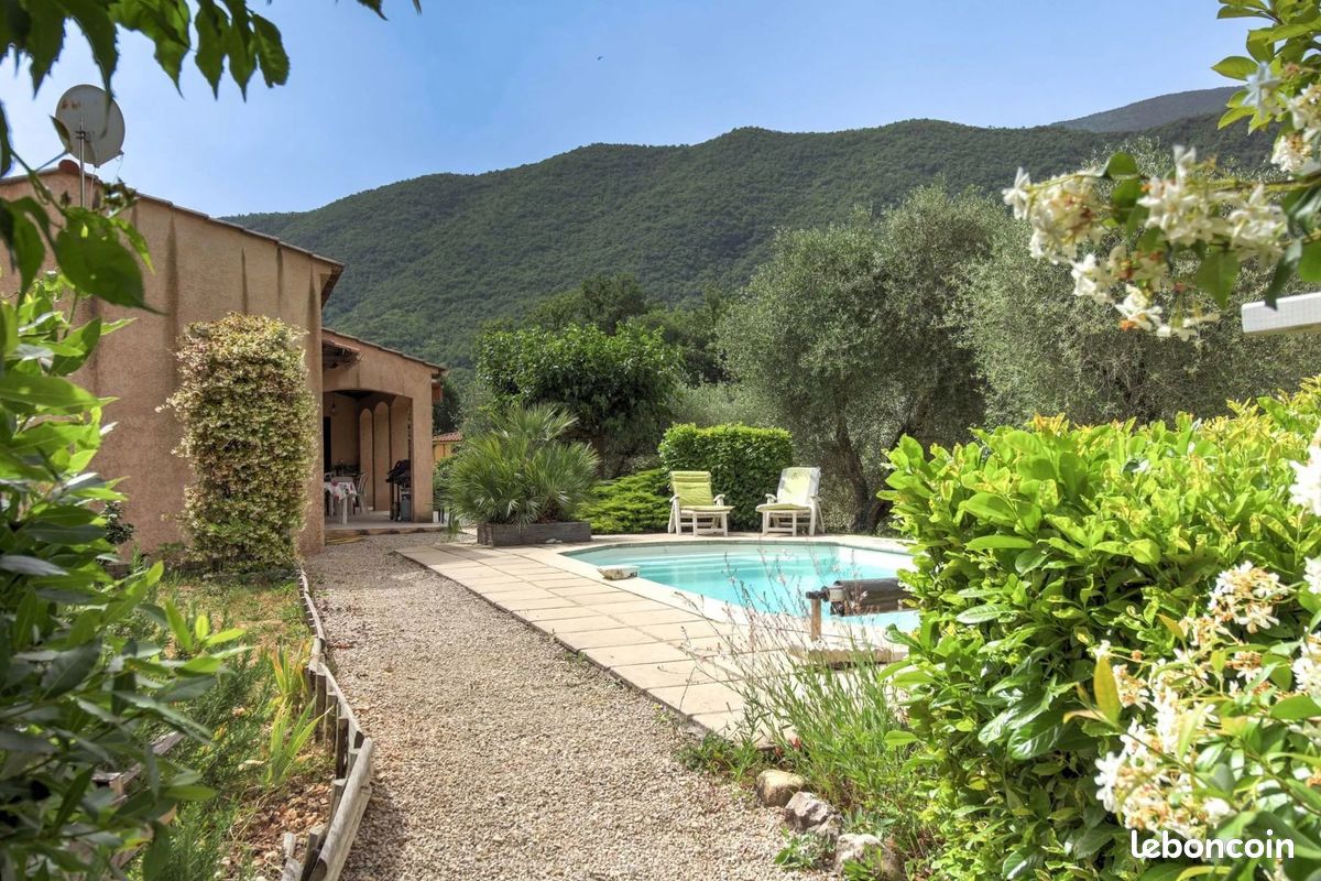 Maison 4 pièces 93 m² · à Roquestéron · 93 m² · 420 000 €