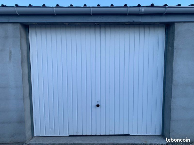 Loue garage box - construction neuve · à Hautmont · 60 €/mois
