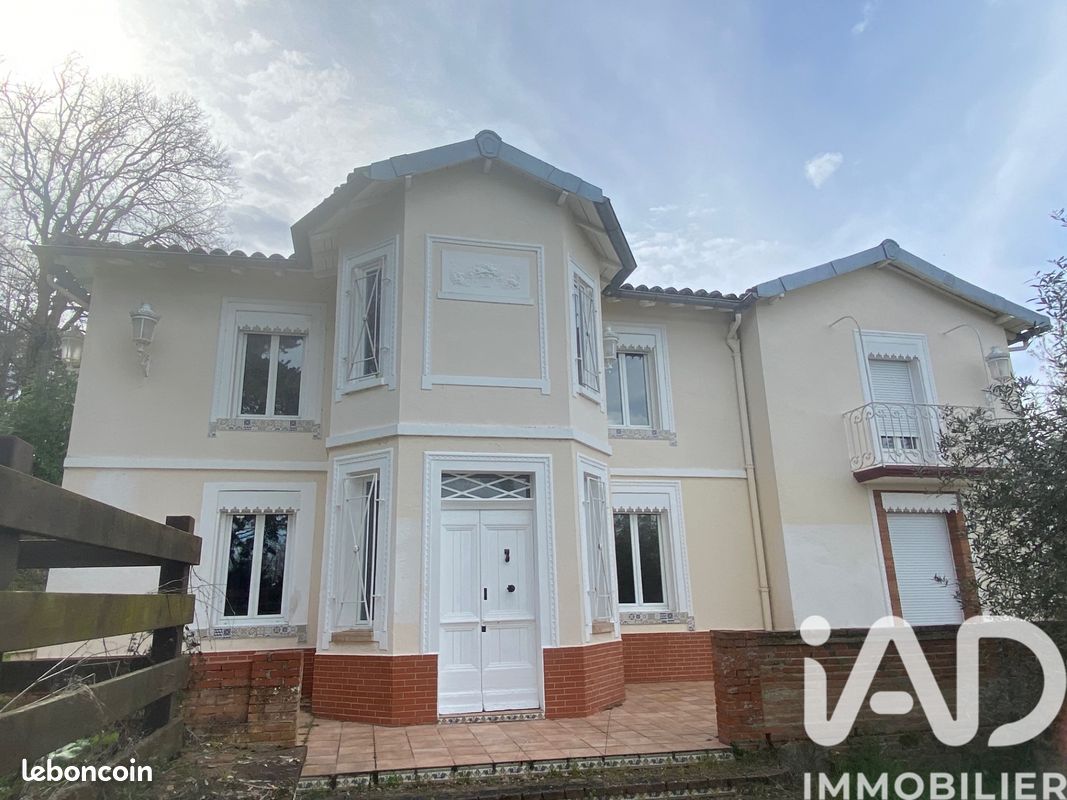 Maison 10 pièces 335 m² · à Parisot · 335 m² · 499 000 €