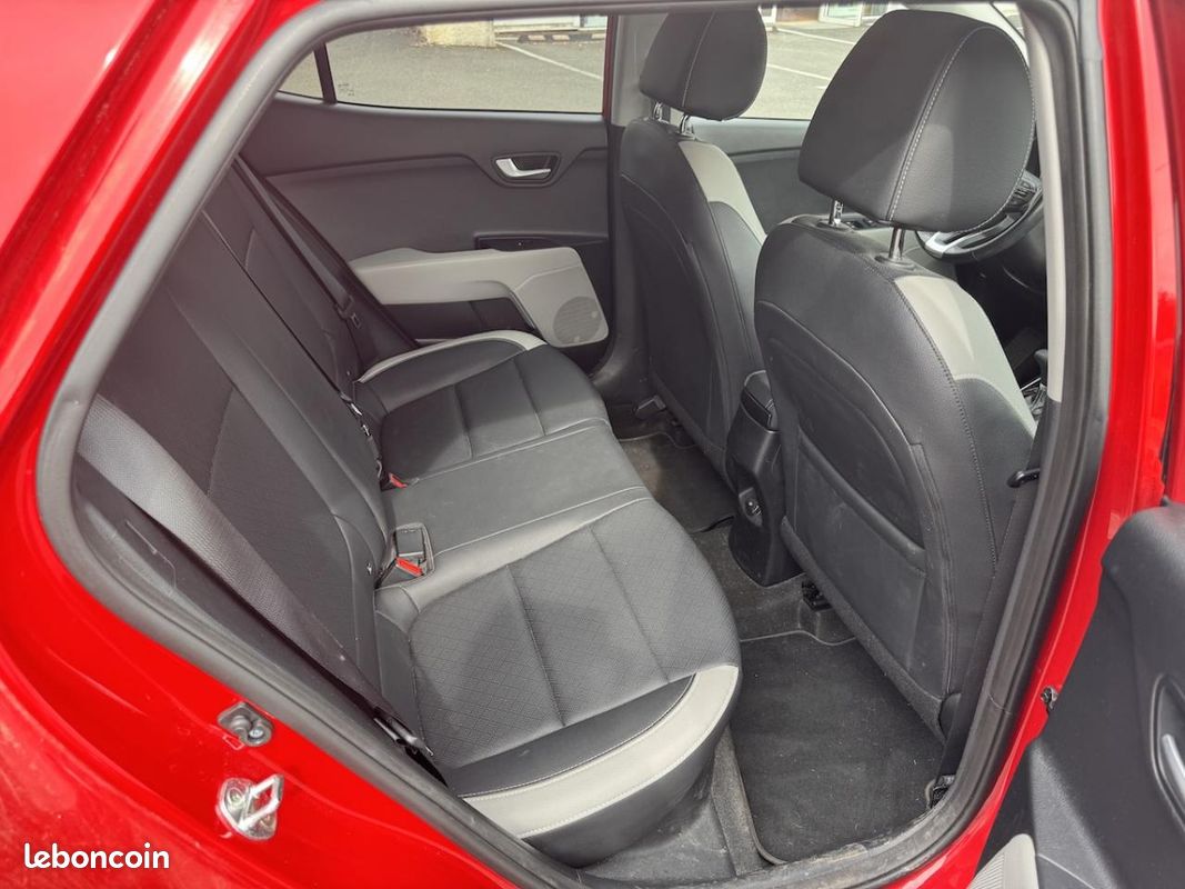 Kia stonic kia 1.0 t-gdi 120 premium dct bva isg (image 17)