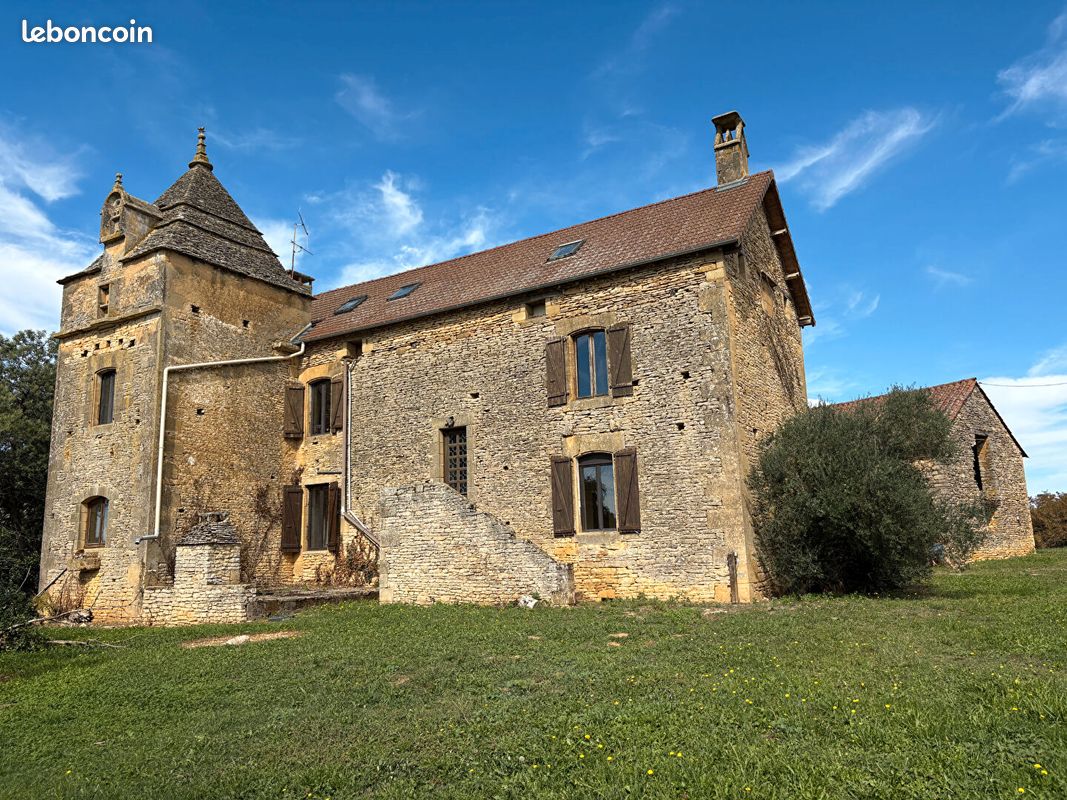 Maison 9 pièces 275 m² · à Saint-Geniès · 275 m² · 369 000 €