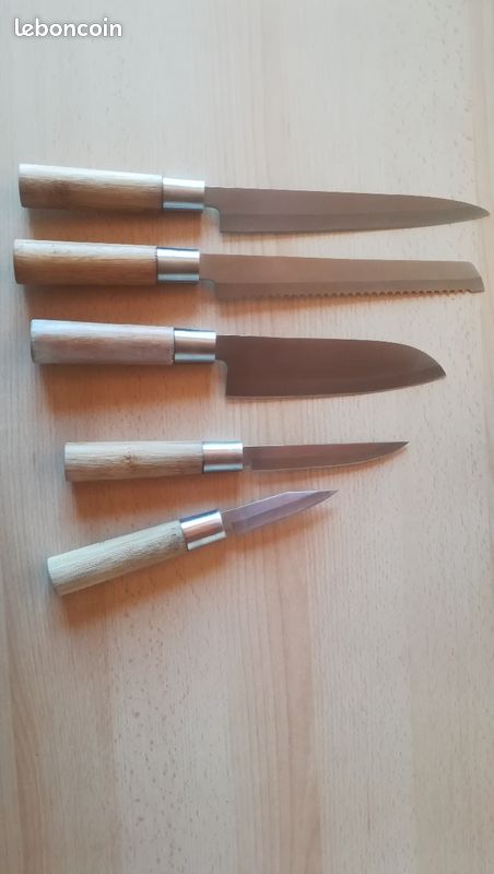 5 Couteaux avec support bois (image 1)