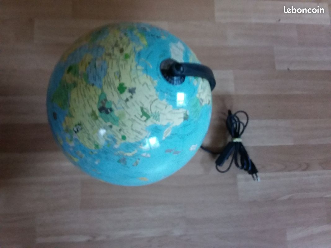 Globe terrestre lumineux animaux (image 1)