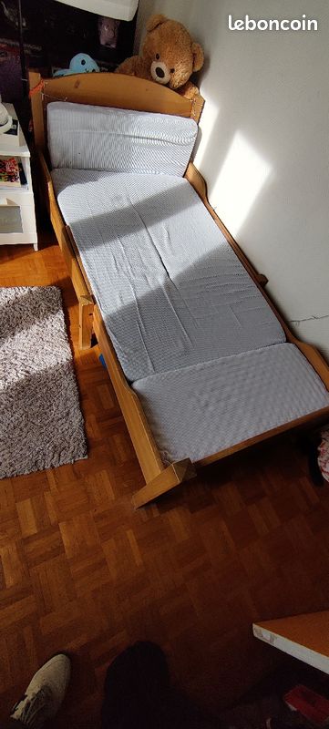 Lit évolutif Ikéa + ses 3 matelas ( 1 grand et 2 petits) (image 3)