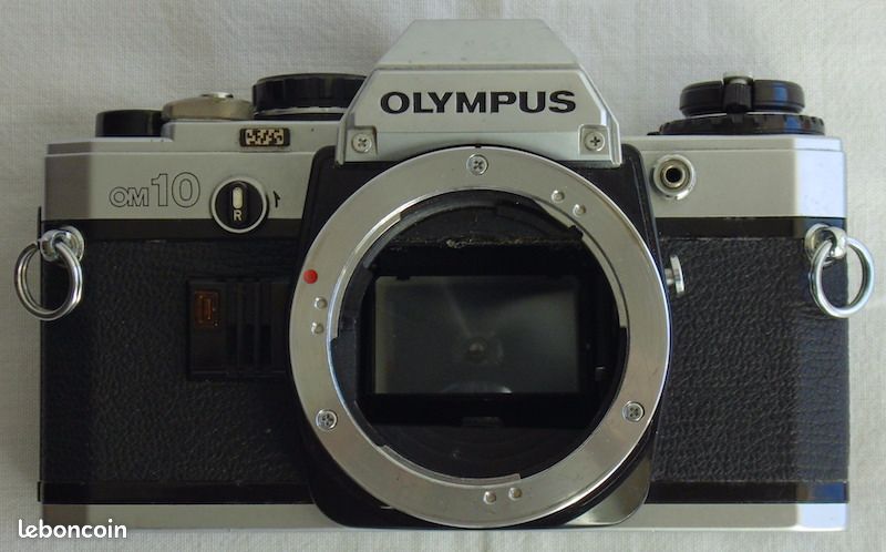 Appareil Photo Argentique Olympus OM-10 Avec Objectif S Zuiko Auto Zoom 35-70mm F/4 – Occasion
