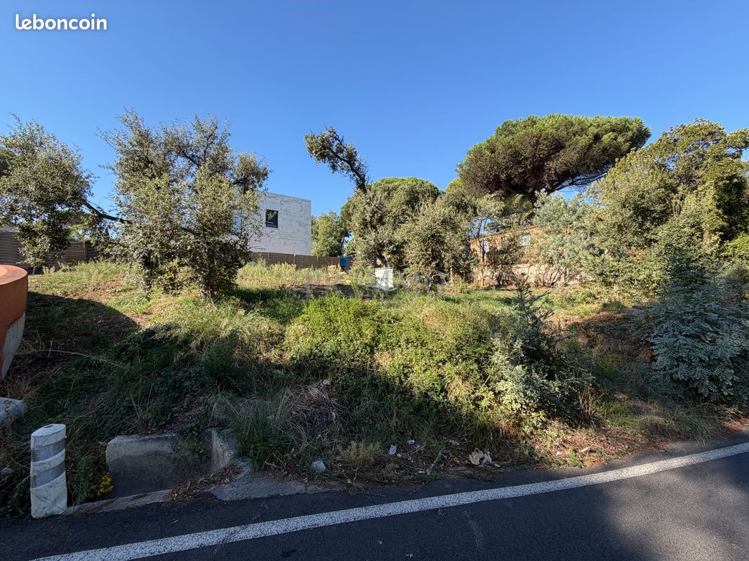 Terrain 404 m² · à Fréjus · 404 m² · 260 000 €