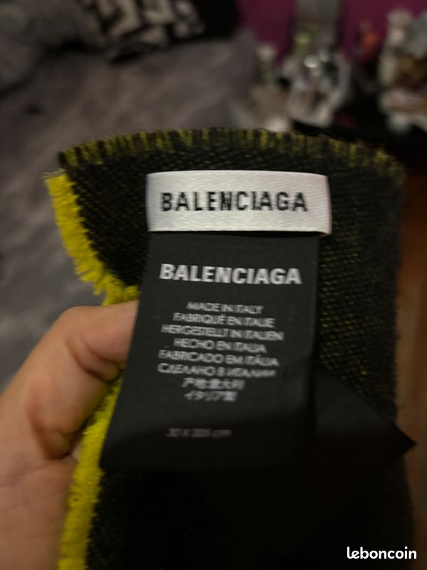 Écharpe balenciaga (image 1)
