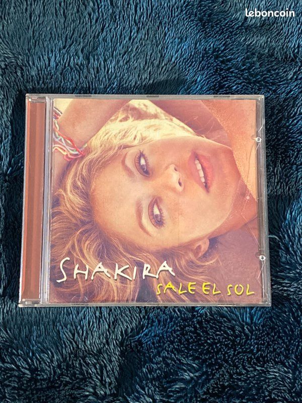 CD Shakira « Sale El sol » (image 1)