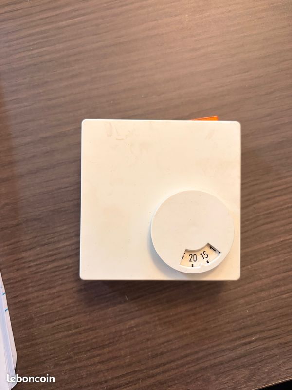 Thermostat d'ambiance à molette