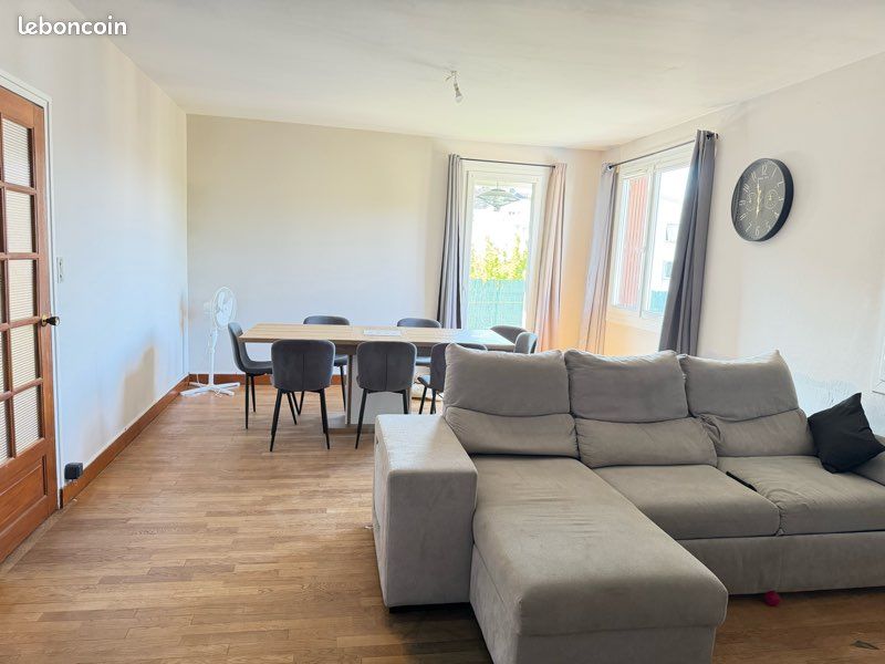 Appartement 4 pièces 80 m² · à Ussel · 80 m² · 700 €