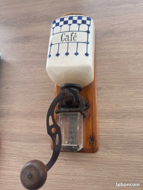 Ancien moulin à café (image 2)