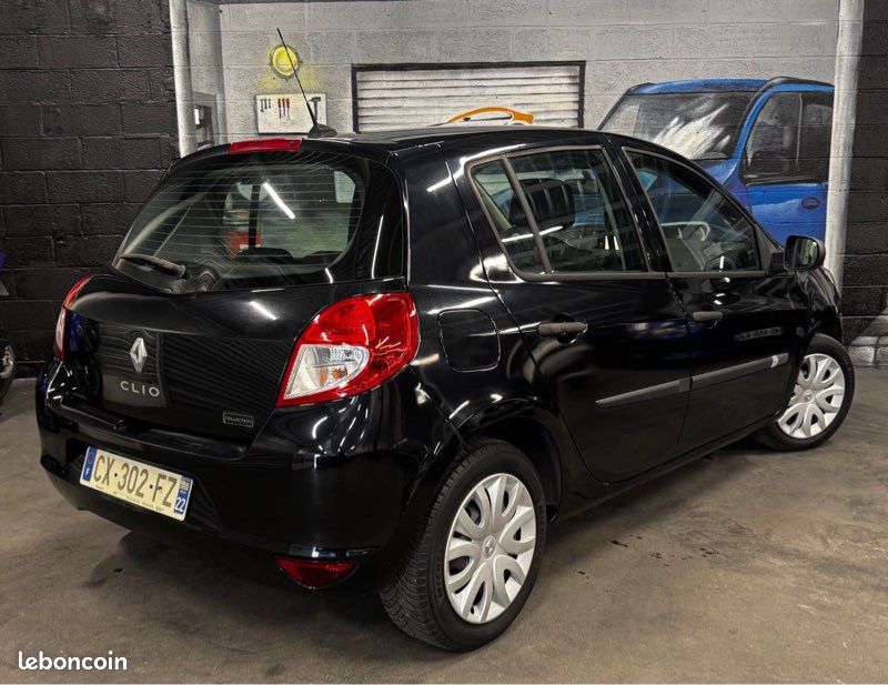 Renault Clio 3 1.5 DCI 75ch Collection Phase 2 07/2013 - Voitures
